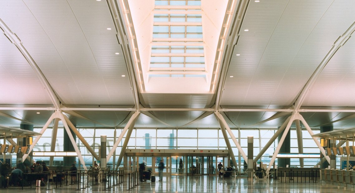 Interior de una terminal del Aeropuerto JFK de Nueva York