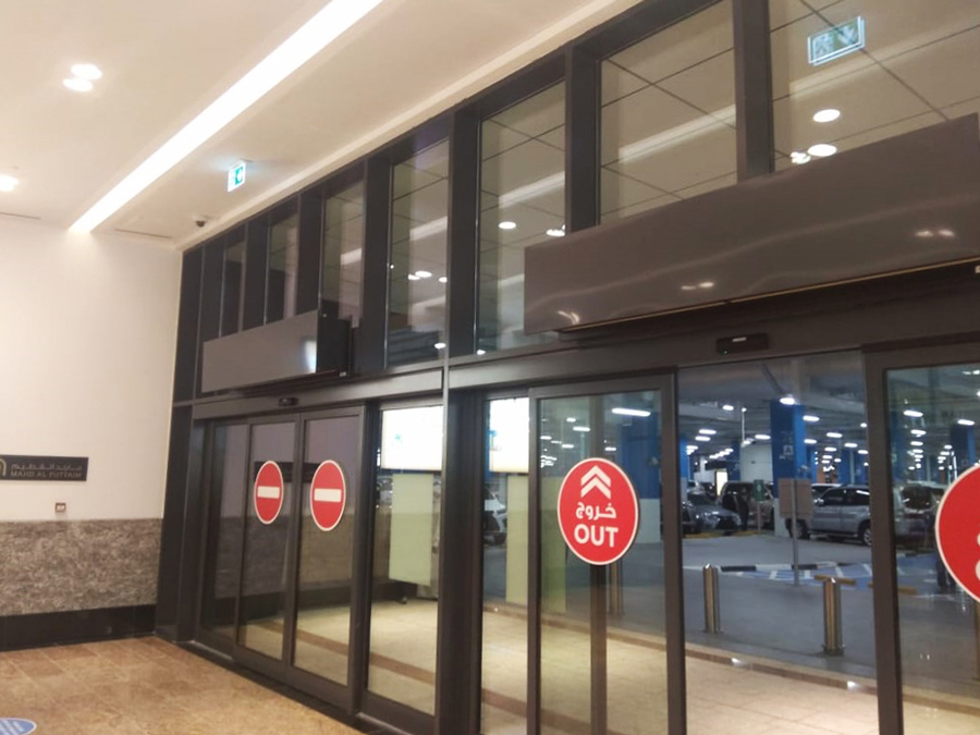 Cortina d'aire Zen en l'accés de l'aparcament subterrani del centre comercial Al Zahia City Center